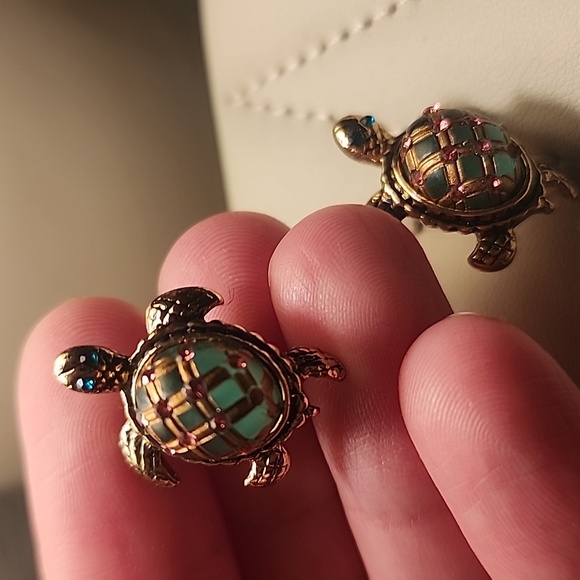 Betsey Johnson Turtle Earrings - Picture 2 of 2